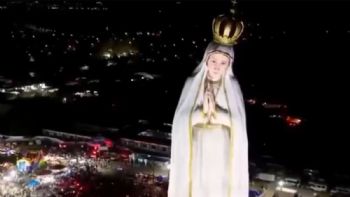 Se volvieron locos: una estatua de la Virgen María que supera al Cristo Redentor