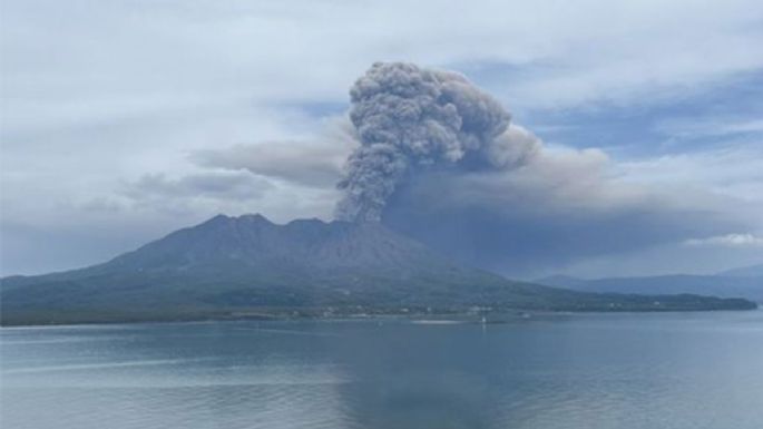 El volcán Sakurajima entró en erupción y expulsa ceniza hasta 4.400 metros