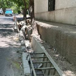 Recalculando: hicieron una acequia y ahora están rompiendo los cordones