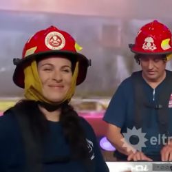 Bomberos voluntarios cantaron cumbia para recaudar fondos 