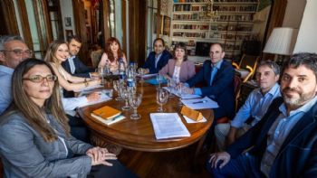 CFK respondió a las críticas por las visitas en su casa