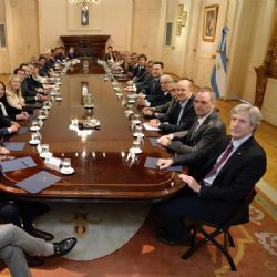 Milei consiguió una foto con gobernadores, hizo cambios y aspira a ordenar la interna