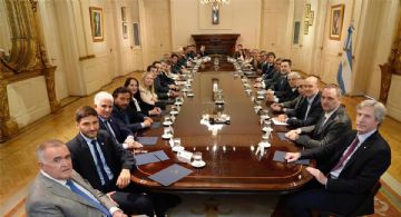 Milei consiguió una foto con gobernadores, hizo cambios y aspira a ordenar la interna