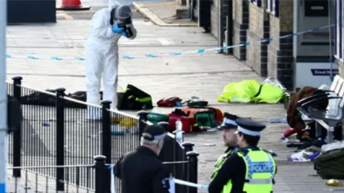 Horror en un tren a Londres: 10 apuñalados y 2 en estado crítico