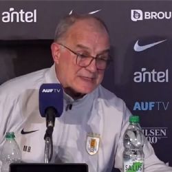 Marcelo Bielsa descartó su renuncia como de la selección uruguaya