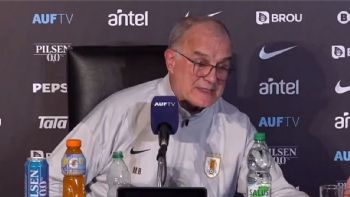 Marcelo Bielsa descartó su renuncia como de la selección uruguaya