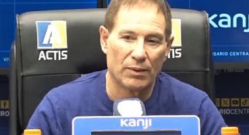 Ariel Holan dejó de ser el director técnico de Rosario Central