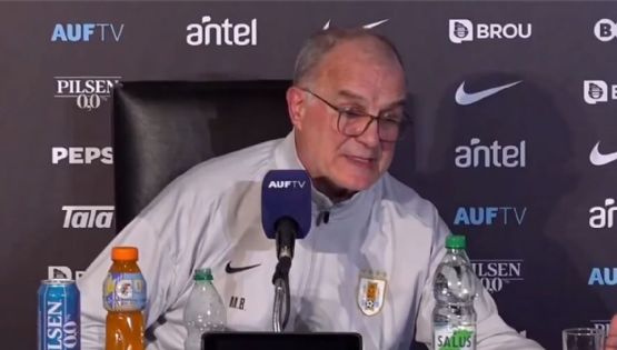 Marcelo Bielsa descartó su renuncia como de la selección uruguaya