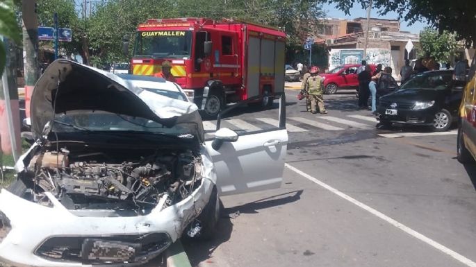 Dos personas resultaron heridas tras un violento choque en Guaymallén 