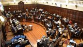 Foto ilustrativa de la nota titulada: Un diputado sorprendió a todos y cantó antes de la sesión