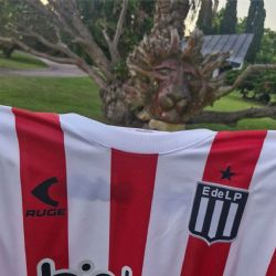 Milei sentó postura con Estudiantes, hostigado por una AFA que falseó un PDF