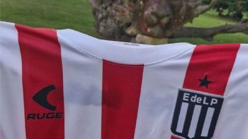 Milei sentó postura con Estudiantes, hostigado por una AFA que falseó un PDF