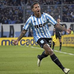 Almendra dejó Racing y fue presentado en Necaxa: “¡Oficialmente Rayo!”