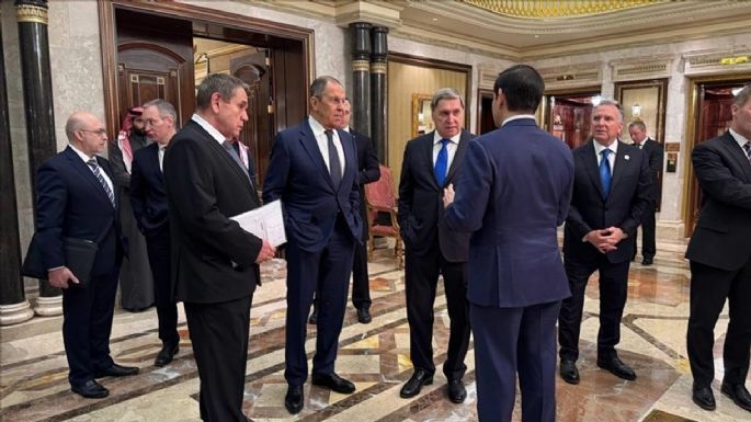 El Kremlin afirma que representantes rusos y ucranianos se reunieron en Abu Dhabi