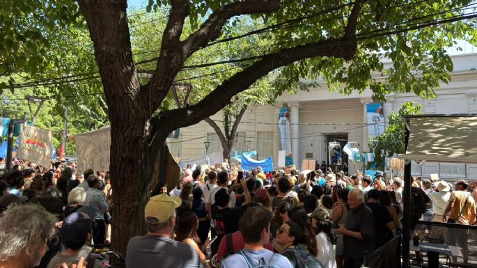 Cientos de personas se manifiestan en contra de la minería