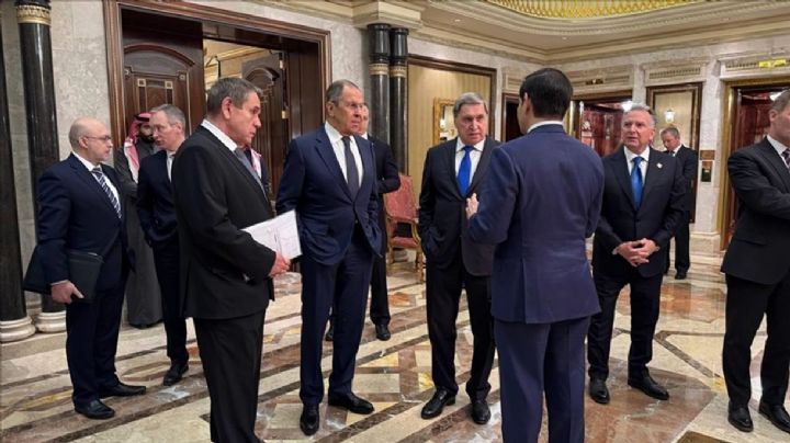 El Kremlin afirma que representantes rusos y ucranianos se reunieron en Abu Dhabi