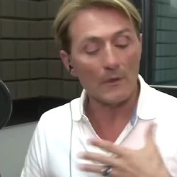 Daniel Gómez Rinaldi se desmayó durante una entrevista en vivo