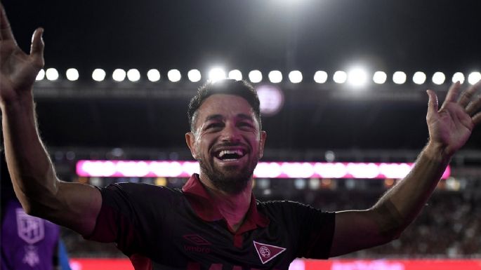 Emblema de Lanús: Laucha Acosta se emocionó en su retiro del fútbol profesional