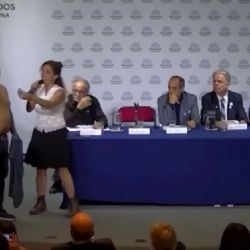 El Congreso albergó un encuentro antivacunas y el ministro salió a defenderlas