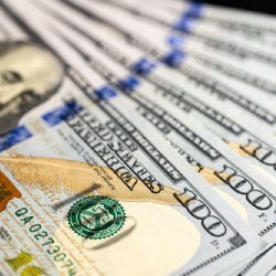 El dólar oficial cerró la semana a la baja 