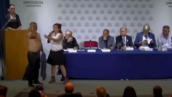 El Congreso albergó un encuentro antivacunas y el ministro salió a defenderlas