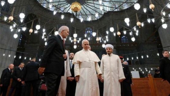 El papa León XIV llamó a la unidad y la paz en su despedida de Turquía