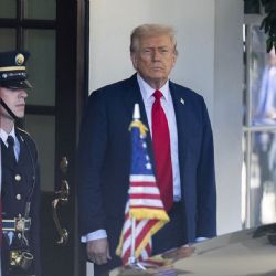 Trump retira aranceles al café, tomates, bananas y carne de res