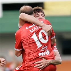 Huracán sorprendió a Defensa y Justicia y puso la zona A al rojo vivo