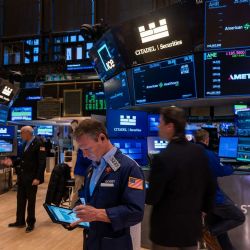 Las acciones cerraron a la baja y el Riesgo País bajó a 655 puntos