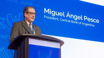 Un expresidente del Central alertó que ya se fugaron US$ 23 mil millones