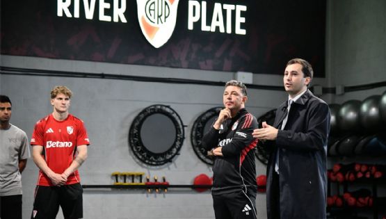 ¿Apoyo o un "pónganse las pilas"? Di Carlo fue al entrenamiento de River