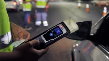 Video: un fiscal se negó a hacerse el test de alcoholemia