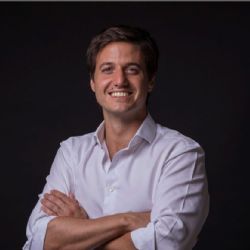 Quién es el asesor de Milei que está bajo la lupa de la justicia de Uruguay