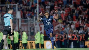 Sebastián Villa le dedicó el título de la Lepra a Miguel Ángel Russo