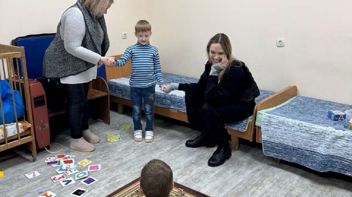 En medio de la guerra, Angelina Jolie viajó a Ucrania y su chófer fue reclutado por el Ejército ucraniano