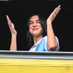Estamos todos: hasta Dua Lipa fue a La Bombonera