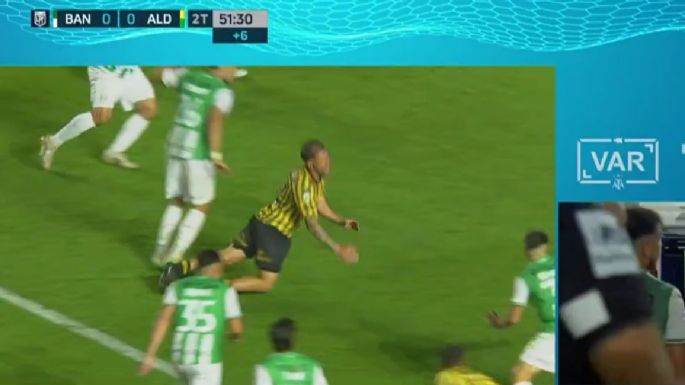 Otro robo descarado: Aldosivi le ganó a Banfield con un penal inventado por el VAR