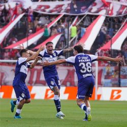 ¡Histórico! Gimnasia eliminó a Barracas con un gol validado por el VAR y habrá clásico