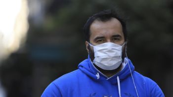 Cataluña restablece el uso obligatorio de mascarillas en hospitales