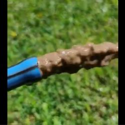 Chocolate por la noticia: vecinos alertan que sale barro en las mangueras de Maipú