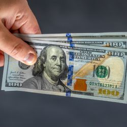 El dólar oficial comenzó la semana con una leve suba 
