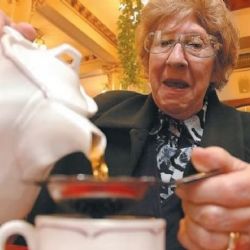 Quién es el empresario que compró el juego de té de Yiya Murano