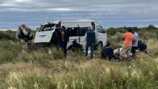 Tragedia en San Carlos: volcó una combi y murió una mujer de un contingente religioso