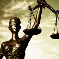 La mayoría de la gente cree que no es independiente ni eficiente la justicia