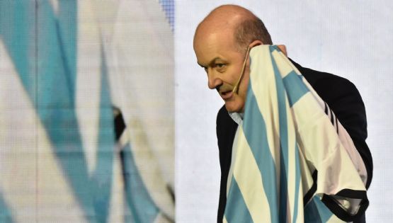 Federico Sturzenegger salió a los "tubazos" contra Techint y el "compre nacional"