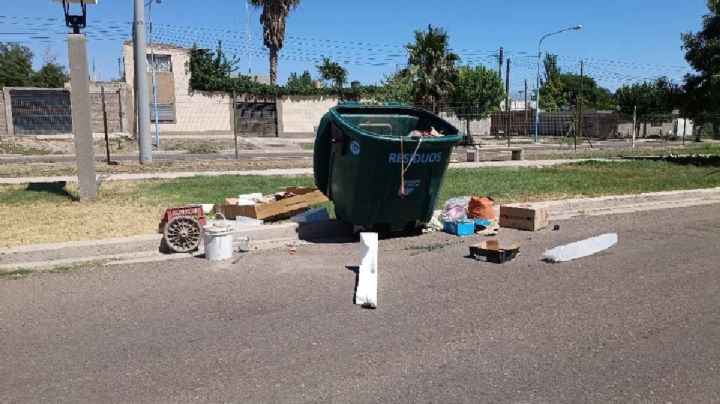Alambrados rotos y residuos esparcidos: el drama de los vecinos del Procrear en Maipú