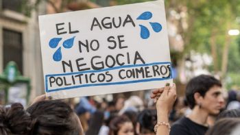 La oposición se sumó a la marcha contra la minería