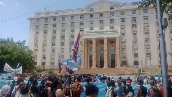 Miles de personas se movilizan contra la minería en Mendoza