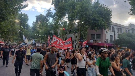 Miles de personas marcharon contra la minería en Mendoza