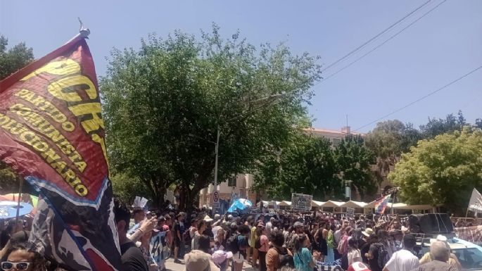 Miles de personas se movilizan contra la minería en Mendoza